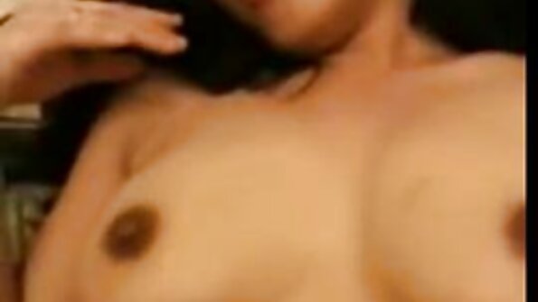 Reife Stiefgeschwister genießen brutalen Sex auf einer Couch pornofilme reifer frauen